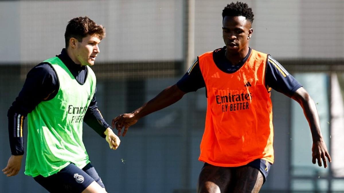 Vinicius back in Real Madrid training after missing derby defeat at Atletico