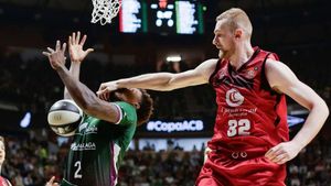 El Unicaja-Zaragoza se jugó con mucha intensidad El Unicaja-Zaragoza se jugó con mucha intensidad