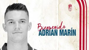 Adrián Marín, fichaje del Granada para el lateral izquierdo Adrián Marín, fichaje del Granada para el lateral izquierdo