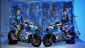 Mir y Rins, con sus nuevas motos, en las que destaca el dorsal sobre fondo negro