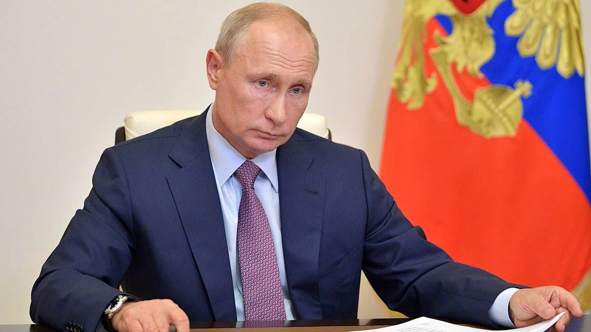 Putin aspiró vacuna en polvo como dosis de refuerzo contra la Covid-19 Putin aspiró vacuna en polvo como dosis de refuerzo contra la Covid-19