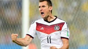 Miroslav Klose anuncia que ha superado su enfermedad