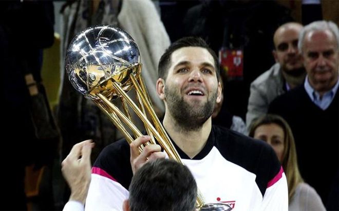 Reyes, recogiendo su cuarta Copa del Rey Reyes, recogiendo su cuarta Copa del Rey