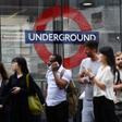 Una ola de huelgas paraliza los transportes públicos en Londres.
