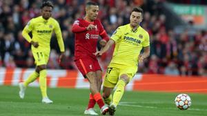 Liverpool - Villarreal | Thiago fue el MVP del partido por actuaciones como esta: ¡Parece increíble que el balón no entre a portería!
