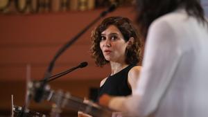 La presidenta de la Comunidad de Madrid, Isabel Díaz Ayuso, interviene en un desayuno informativo organizado por el diario digital El Debate