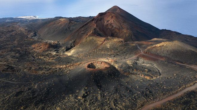 Alerta amarilla en La Palma por posible erupción volcánica tras cientos de terremotos Alerta amarilla en La Palma por posible erupción volcánica tras cientos de terremotos