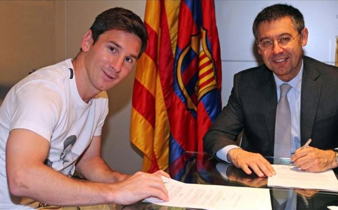 Messi firmó su penúltima renovación en mayo de 2014 Messi firmó su penúltima renovación en mayo de 2014