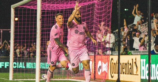 Los Galaxy siguen sin vencer pese al triplete de Higuaín