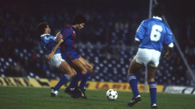 Un momento del Barça-Lleida (6-0) de Copa de la temporada 1984-85 en la que el equipo de Venables remontó el 3-1 de la ida en la Terra Ferma Un momento del Barça-Lleida (6-0) de Copa de la temporada 1984-85 en la que el equipo de Venables remontó el 3-1 de la ida en la Terra Ferma