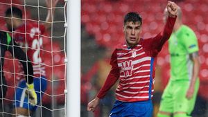 Alberto Soro celebra un tanto conseguido en lla Europa League esta temporada Alberto Soro celebra un tanto conseguido en lla Europa League esta temporada