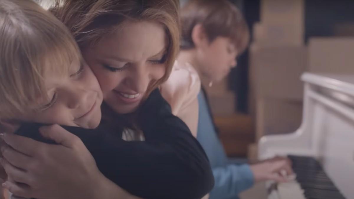 Los hijos de Shakira cantan con ella en el videoclip de 'Acróstico': Milan  y Sasha compusieron parte de la letra