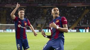 Raphinha celebra su primer gol en Montjuïc con el Barça