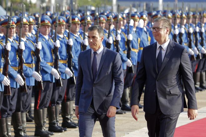 Sánchez llama a Serbia a «acelerar las reformas» para entrar en la UE y la apoya con Kosovo