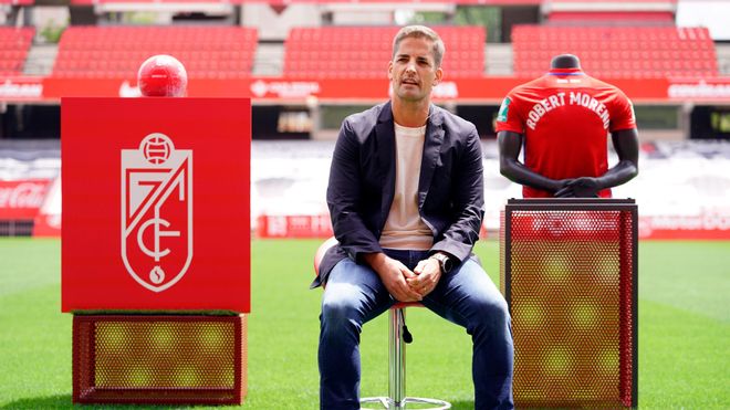 Robert Moreno, en la presentación como nuevo entrenador del Granada Robert Moreno, en la presentación como nuevo entrenador del Granada