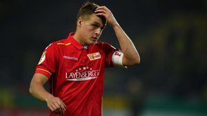 Felix Kroos en el partido de la Copa de Alemania DFB Pokal ante el BVB Borussia Dortmund Felix Kroos en el partido de la Copa de Alemania DFB Pokal ante el BVB Borussia Dortmund