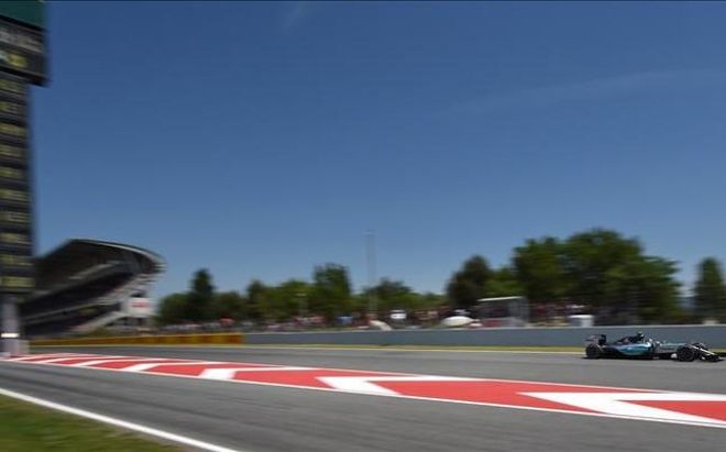El Mercedes de Rosberg, sobre la pista del Circuit El Mercedes de Rosberg, sobre la pista del Circuit
