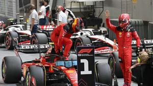 Leclerc felicita a Sainz tras una intensa batalla por la pole en Marina Bay