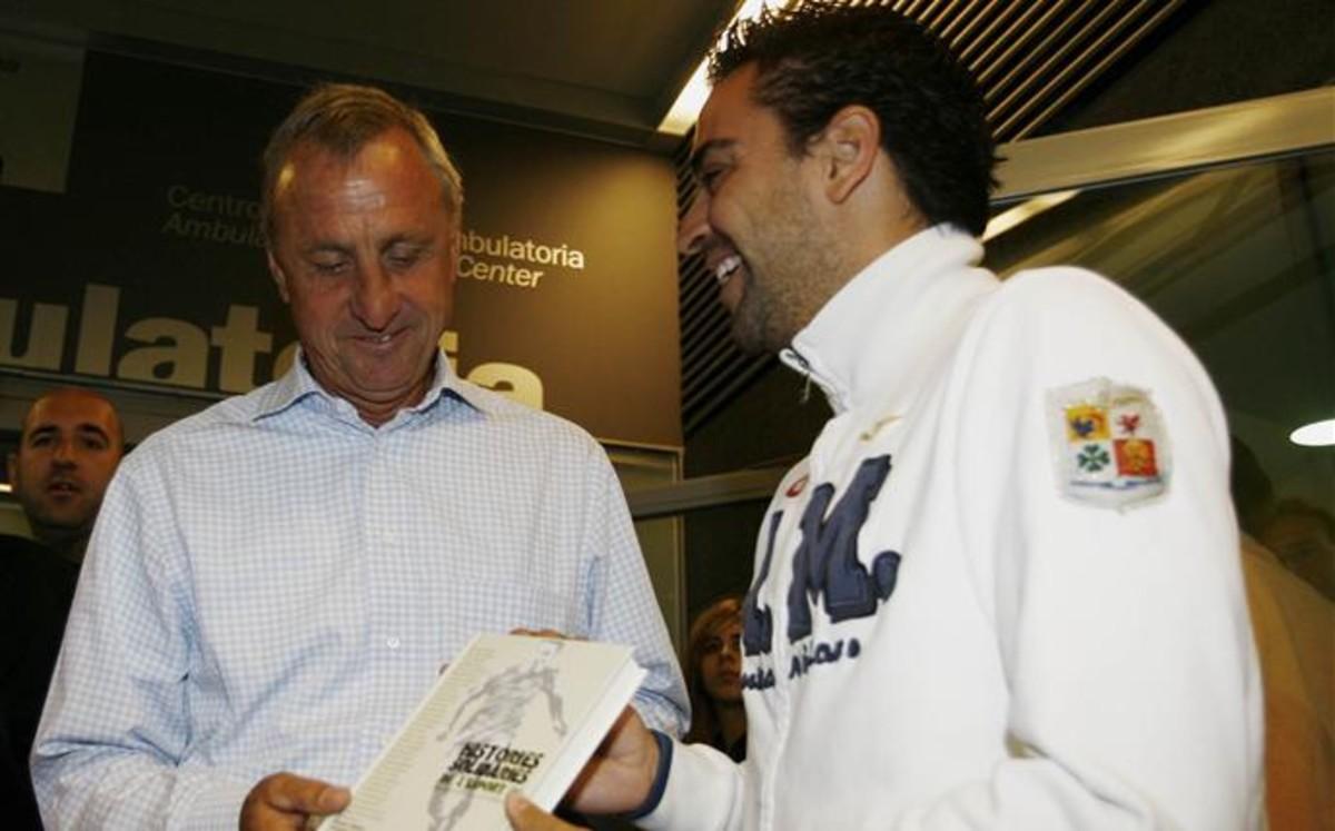 Xavi y Cruyff tuvieron una relación muy estrecha y una admiración mutua