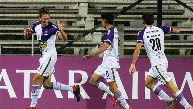 Fénix de Uruguay consigue una importante ventaja en el partido de ida Fénix de Uruguay consigue una importante ventaja en el partido de ida