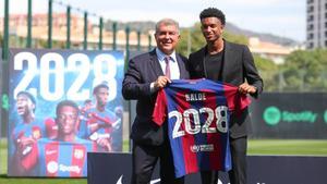 Joan Laporta y Alejandro Balde, en la renovación del lateral hasta el 2028