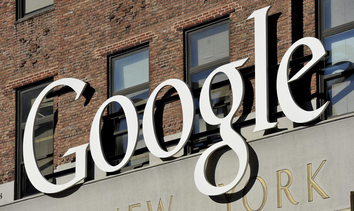 Vista del logotipo de Google, en la sede de su empresa en Nueva York