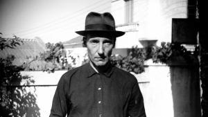 El escritor William Burroughs, en Tánger.