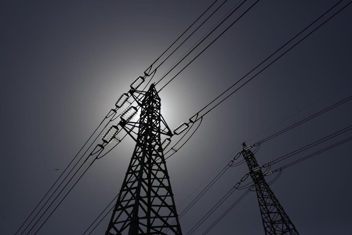 La electricidad bajará este viernes un 17 % hasta los 227 euros/MWh