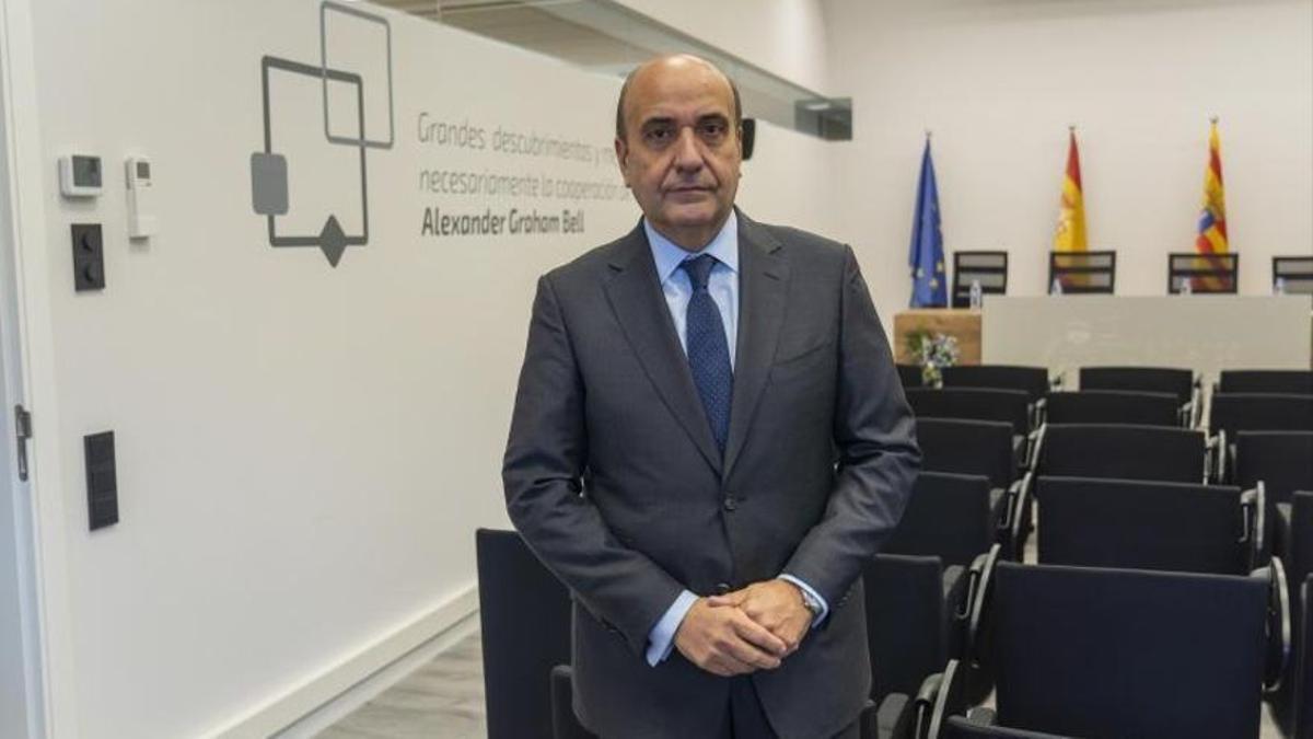 Rafael Mateo, CEO de Acciona Energía, en la nueva sede del Colegio de Ingenieros Industriales en Teruel.