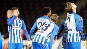 Los jugadores del Hertha lamentan la eliminación en la Europa League