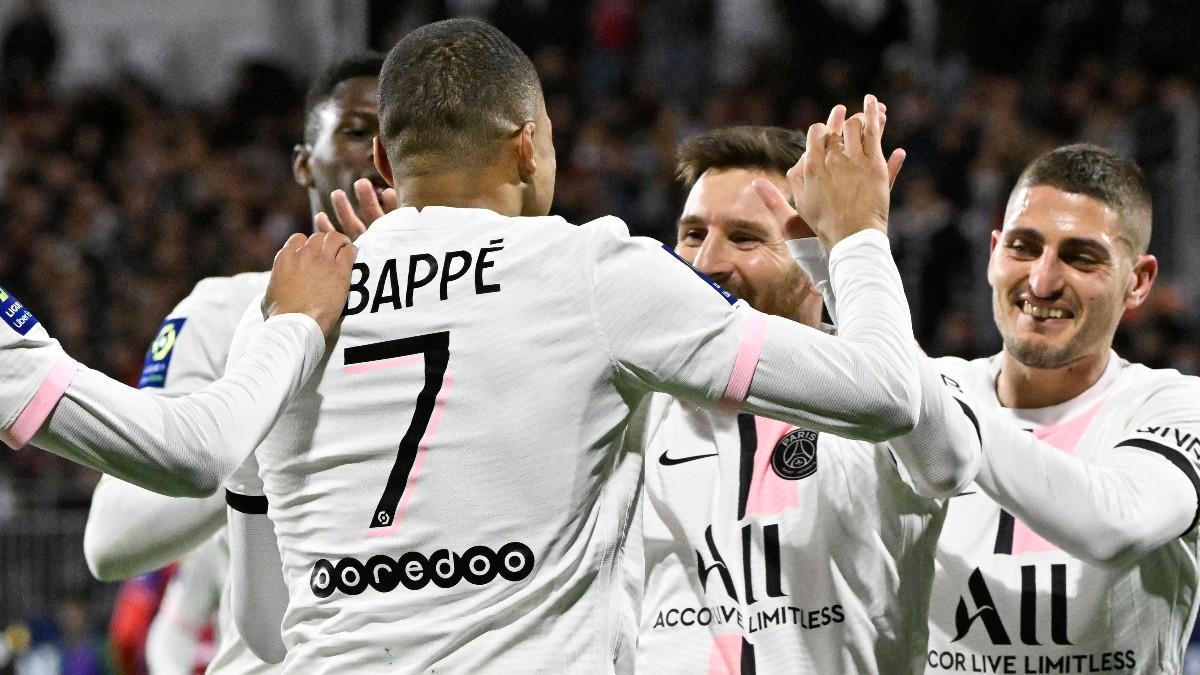 Mbappé celebrando su gol con Messi