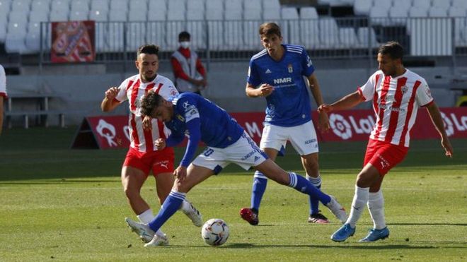 Tan solo cuatro puntos separan al Oviedo de la zona de descenso Tan solo cuatro puntos separan al Oviedo de la zona de descenso
