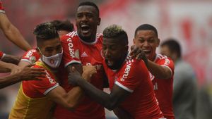 Edenilson celebra con sus compañeros el gol de la victoria en el Gre-Nal Edenilson celebra con sus compañeros el gol de la victoria en el Gre-Nal