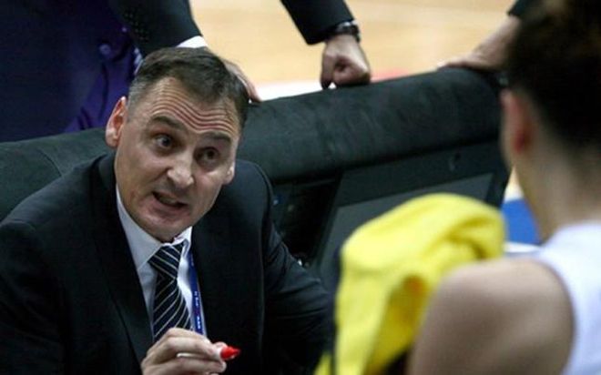 Iñíguez, entrenador del Perfumerias Avenida Iñíguez, entrenador del Perfumerias Avenida