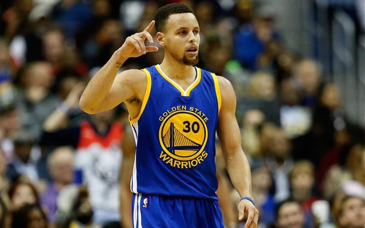 Curry encestó 51 puntos