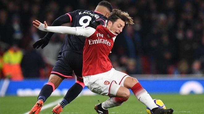 Özil arde en deseos de desplegar su talento en el Camp Nou Özil arde en deseos de desplegar su talento en el Camp Nou
