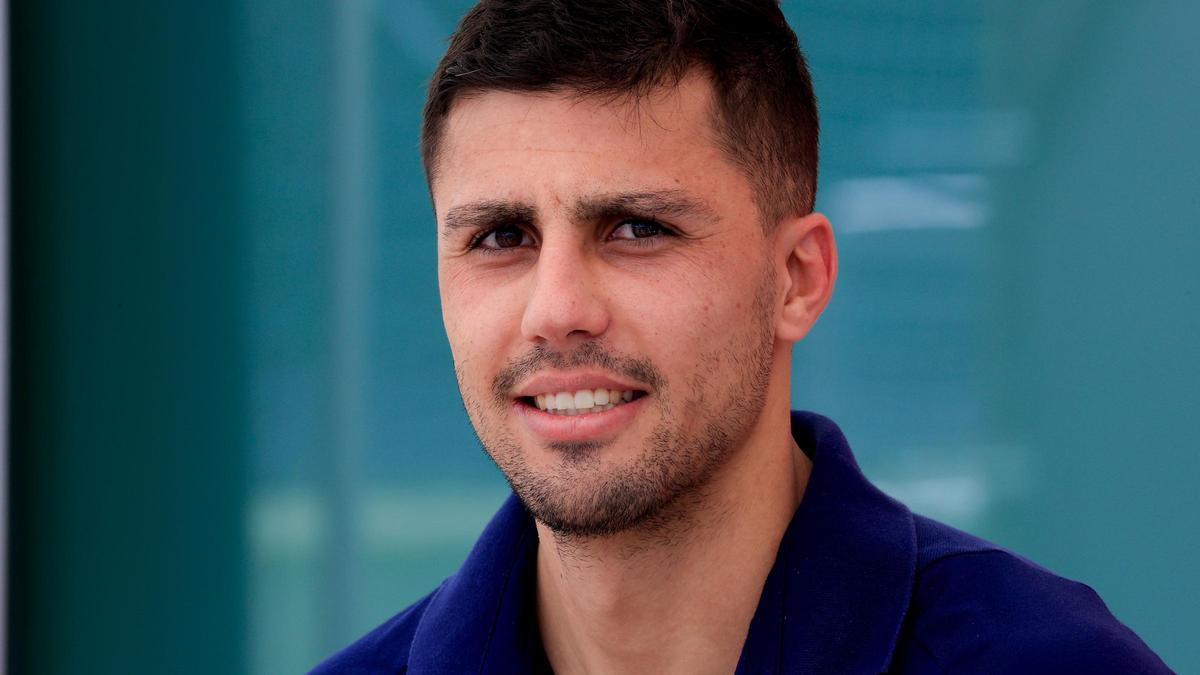 Rodri “Busquets ha sido el mejor pivote de nuestra historia”