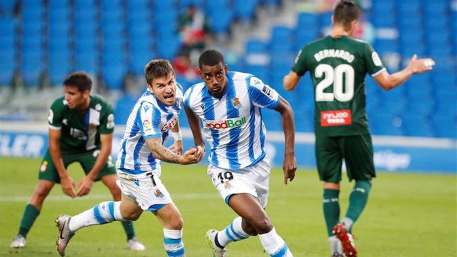 Isak, celebrando un gol Isak, celebrando un gol