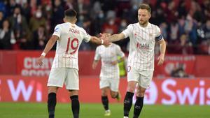 Rakitic adelantó al Sevilla