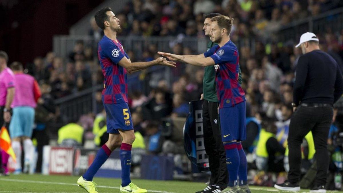 Busquets, sustituido por Rakitic en una imagen de archivo Busquets, sustituido por Rakitic en una imagen de archivo