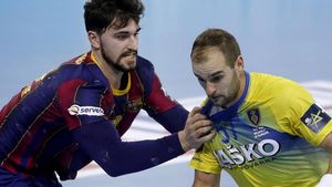 Fabregas, en una acción del partido disputado en septiembre Fabregas, en una acción del partido disputado en septiembre