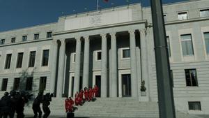Una imagen de La Casa de Papel frente a la ficticia Fábrica de Moneda y Timbre.