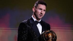 Messi, con el Balón de Oro 2021