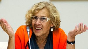 Manuela Carmena le da un zasca monumental a un tuitero Manuela Carmena le da un zasca monumental a un tuitero