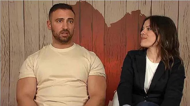 Cristina en First Dates: «Que le guste el fútbol, la cerveza…»