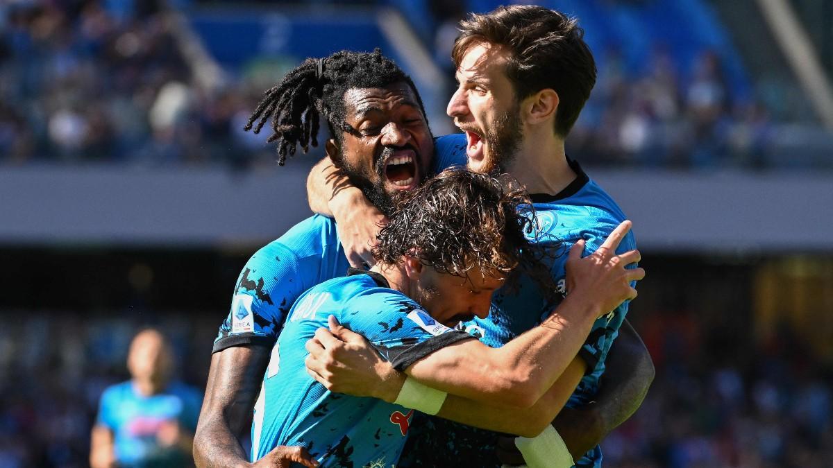Los jugadores del Nápoles celebran uno de los goles de Zambo Anguissa al Torino