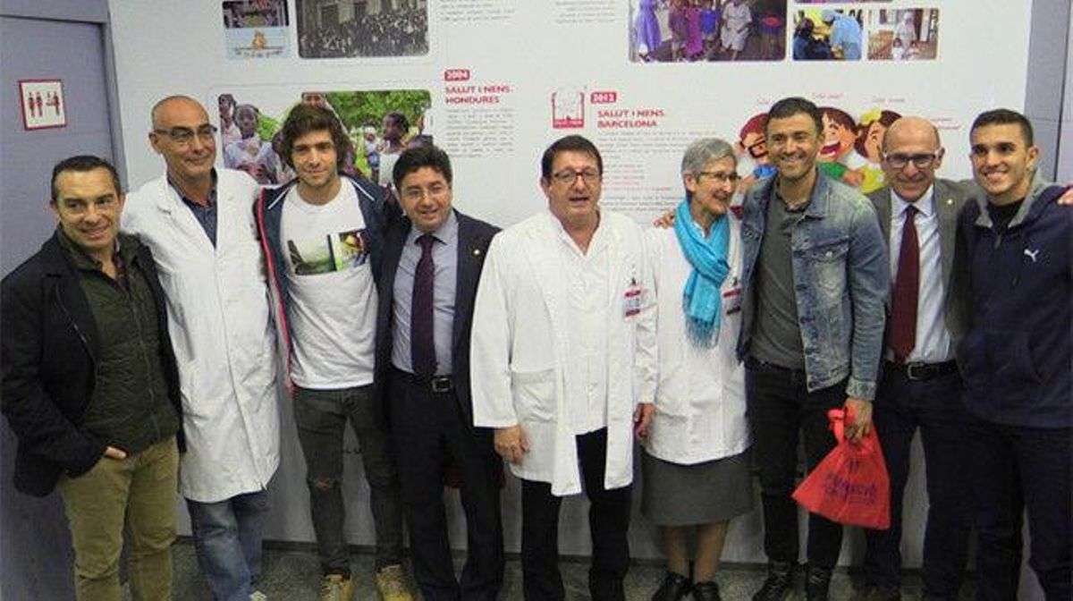 Luis Enrique visitó la Fundació Hospital de Nens de Barcelona Luis Enrique visitó la Fundació Hospital de Nens de Barcelona