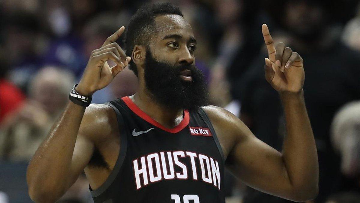 James Harden sigue on fire
