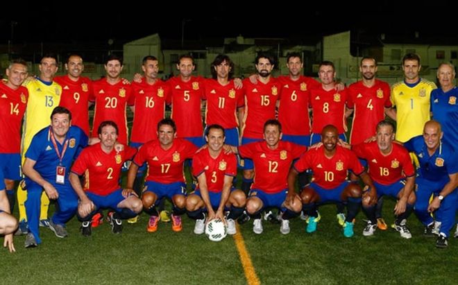 Las leyendas de la Roja, posando para el partido Las leyendas de la Roja, posando para el partido
