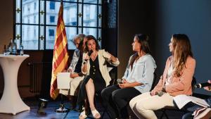 Anna Caula i Paretas, durant la seva intervenció a la taula rodona Futbol al Museu